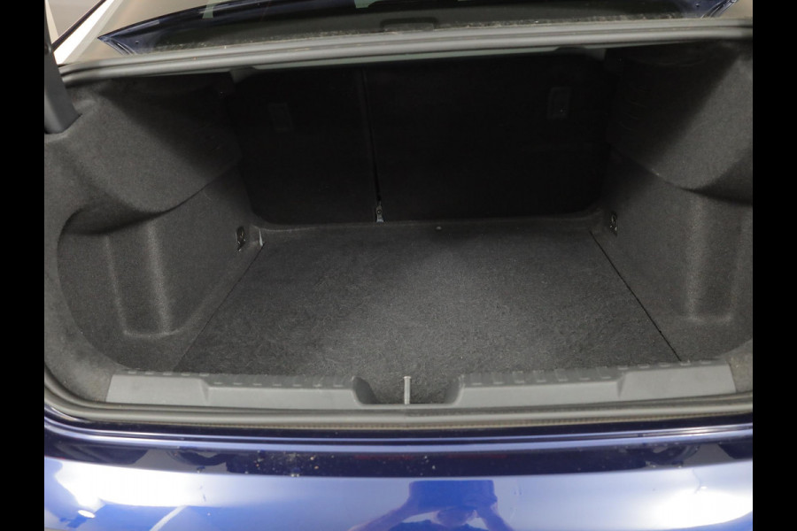 Audi A3 Limousine 35 TFSI S edition 150 pk S-tronic | Navigatie | Panoramadak | Parkeersensoren (Park assist) | Achteruitrijcamera | Matrix LED koplampen | B&O Soundsystem |