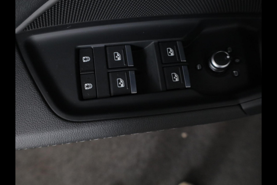 Audi A3 Limousine 35 TFSI S edition 150 pk S-tronic | Navigatie | Panoramadak | Parkeersensoren (Park assist) | Achteruitrijcamera | Matrix LED koplampen | B&O Soundsystem |