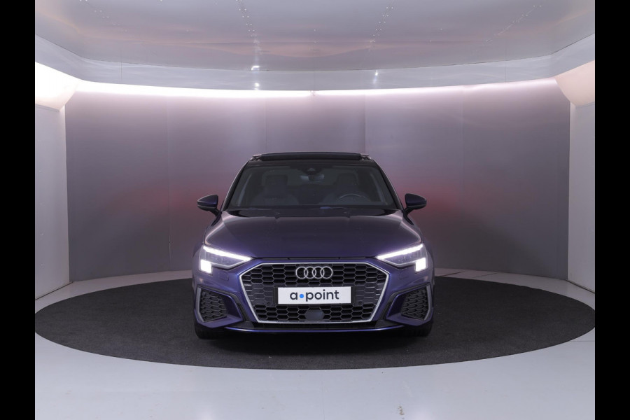 Audi A3 Limousine 35 TFSI S edition 150 pk S-tronic | Navigatie | Panoramadak | Parkeersensoren (Park assist) | Achteruitrijcamera | Matrix LED koplampen | B&O Soundsystem |