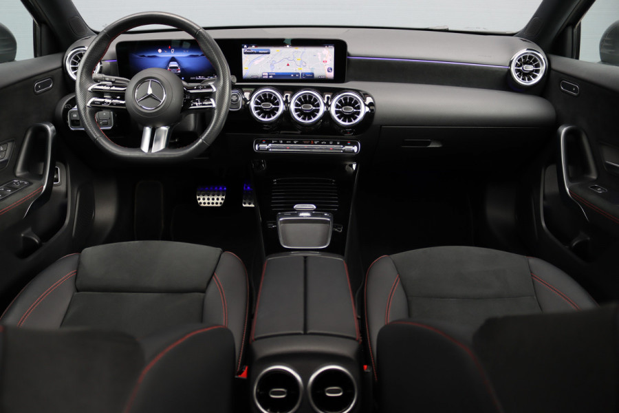 Mercedes-Benz A-Klasse 250 e AMG Line | Facelift | Panoramadak | Sfeerverlichting | Camera | Zitcomfortpakket | Keyless Go | Stoelverwarming | Widescreen |