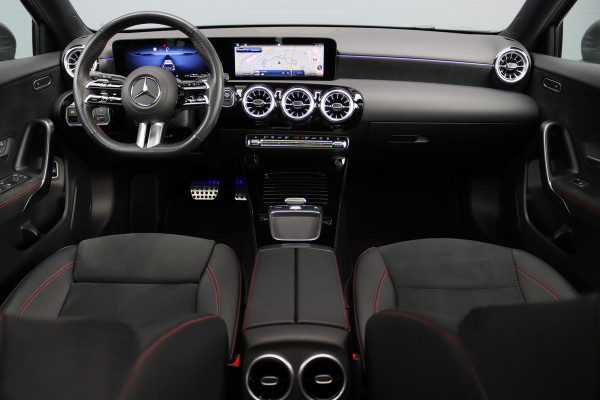 Mercedes-Benz A-Klasse 250 e AMG Line | Facelift | Panoramadak | Sfeerverlichting | Camera | Zitcomfortpakket | Keyless Go | Stoelverwarming | Widescreen |