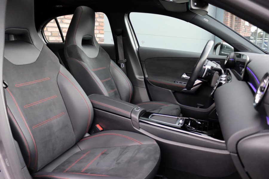 Mercedes-Benz A-Klasse 250 e AMG Line | Facelift | Panoramadak | Sfeerverlichting | Camera | Zitcomfortpakket | Keyless Go | Stoelverwarming | Widescreen |