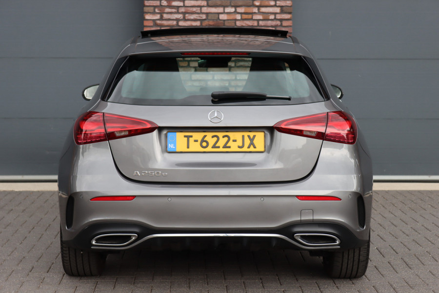 Mercedes-Benz A-Klasse 250 e AMG Line | Facelift | Panoramadak | Sfeerverlichting | Camera | Zitcomfortpakket | Keyless Go | Stoelverwarming | Widescreen |