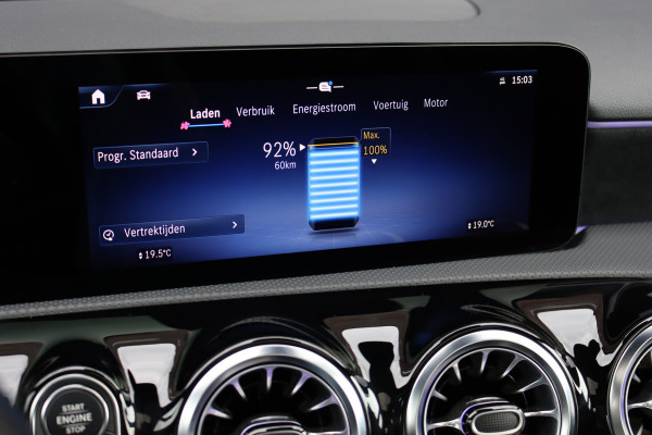 Mercedes-Benz A-Klasse 250 e AMG Line | Facelift | Panoramadak | Sfeerverlichting | Camera | Zitcomfortpakket | Keyless Go | Stoelverwarming | Widescreen |