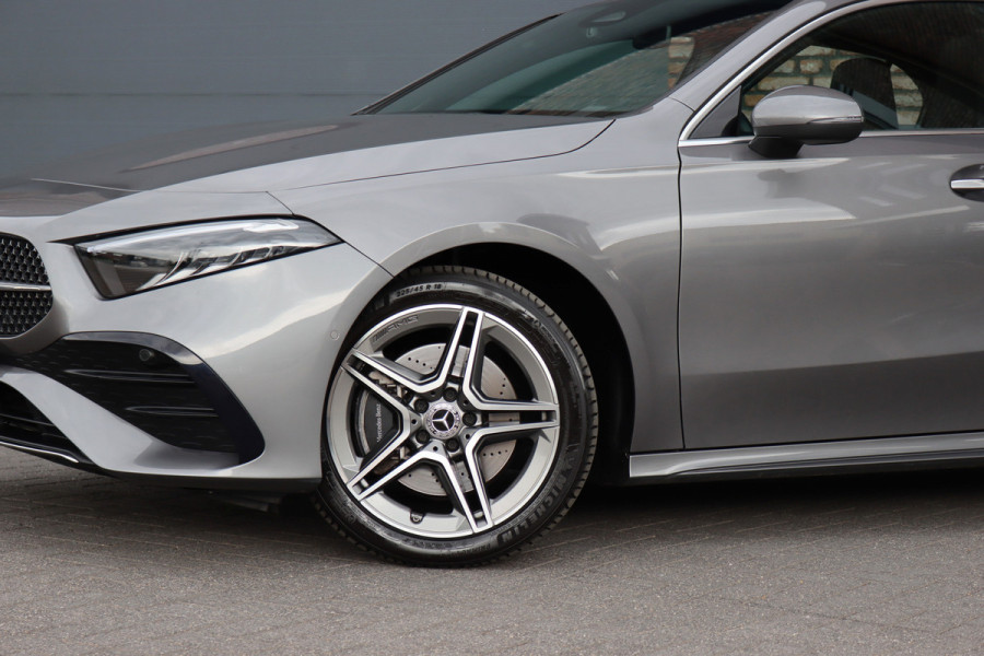 Mercedes-Benz A-Klasse 250 e AMG Line | Facelift | Panoramadak | Sfeerverlichting | Camera | Zitcomfortpakket | Keyless Go | Stoelverwarming | Widescreen |