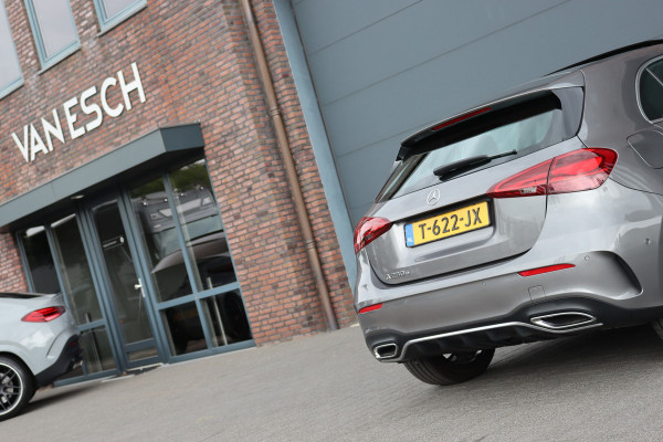 Mercedes-Benz A-Klasse 250 e AMG Line | Facelift | Panoramadak | Sfeerverlichting | Camera | Zitcomfortpakket | Keyless Go | Stoelverwarming | Widescreen |