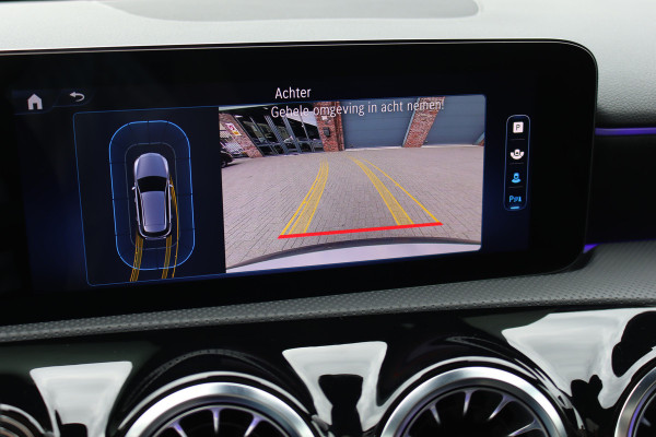 Mercedes-Benz A-Klasse 250 e AMG Line | Facelift | Panoramadak | Sfeerverlichting | Camera | Zitcomfortpakket | Keyless Go | Stoelverwarming | Widescreen |