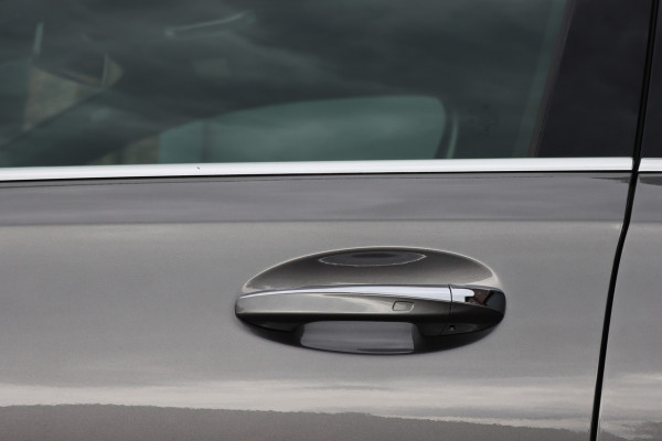Mercedes-Benz A-Klasse 250 e AMG Line | Facelift | Panoramadak | Sfeerverlichting | Camera | Zitcomfortpakket | Keyless Go | Stoelverwarming | Widescreen |