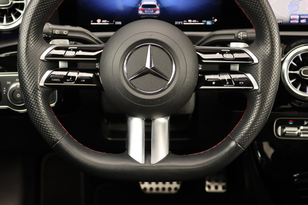Mercedes-Benz A-Klasse 250 e AMG Line | Facelift | Panoramadak | Sfeerverlichting | Camera | Zitcomfortpakket | Keyless Go | Stoelverwarming | Widescreen |