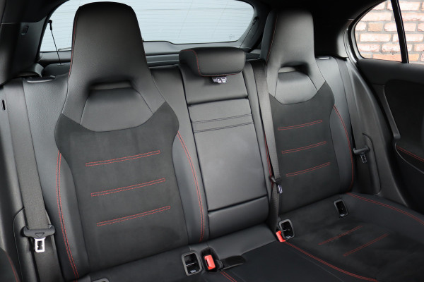 Mercedes-Benz A-Klasse 250 e AMG Line | Facelift | Panoramadak | Sfeerverlichting | Camera | Zitcomfortpakket | Keyless Go | Stoelverwarming | Widescreen |