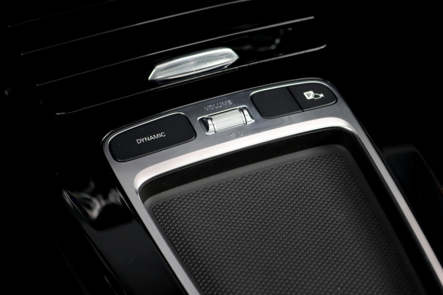 Mercedes-Benz A-Klasse 250 e AMG Line | Facelift | Panoramadak | Sfeerverlichting | Camera | Zitcomfortpakket | Keyless Go | Stoelverwarming | Widescreen |