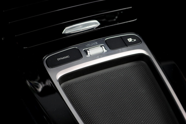 Mercedes-Benz A-Klasse 250 e AMG Line | Facelift | Panoramadak | Sfeerverlichting | Camera | Zitcomfortpakket | Keyless Go | Stoelverwarming | Widescreen |