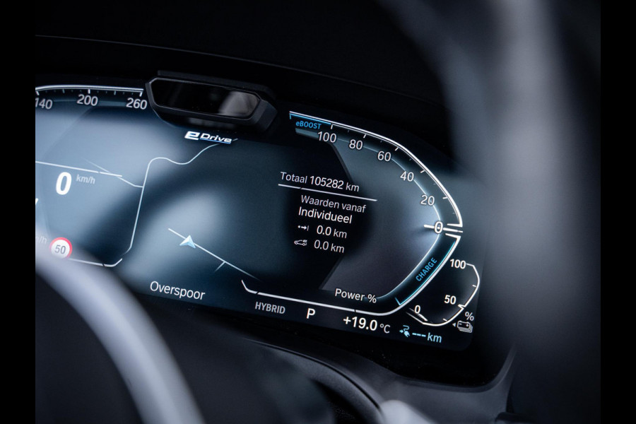 BMW 3 Serie Touring 330e xDrive High Executive M-Sport l DravitGrau l Laser l Pano l HUD l Memory