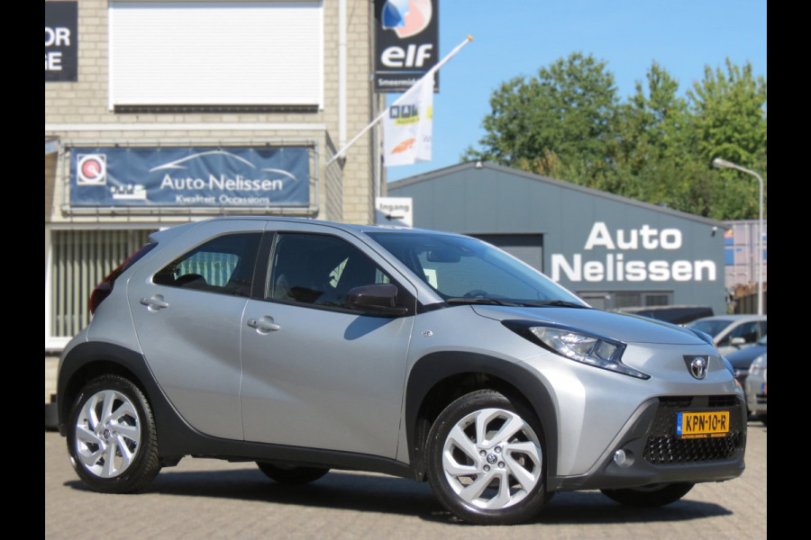 Toyota Aygo X 1.0 VVT-i First AUTOMAAT | CAMERA | STOELVERWARMING | APPLE CARPLAY | KEYLESS ENTRY | CLIMA | DEALER ONDERHOUDEN |
