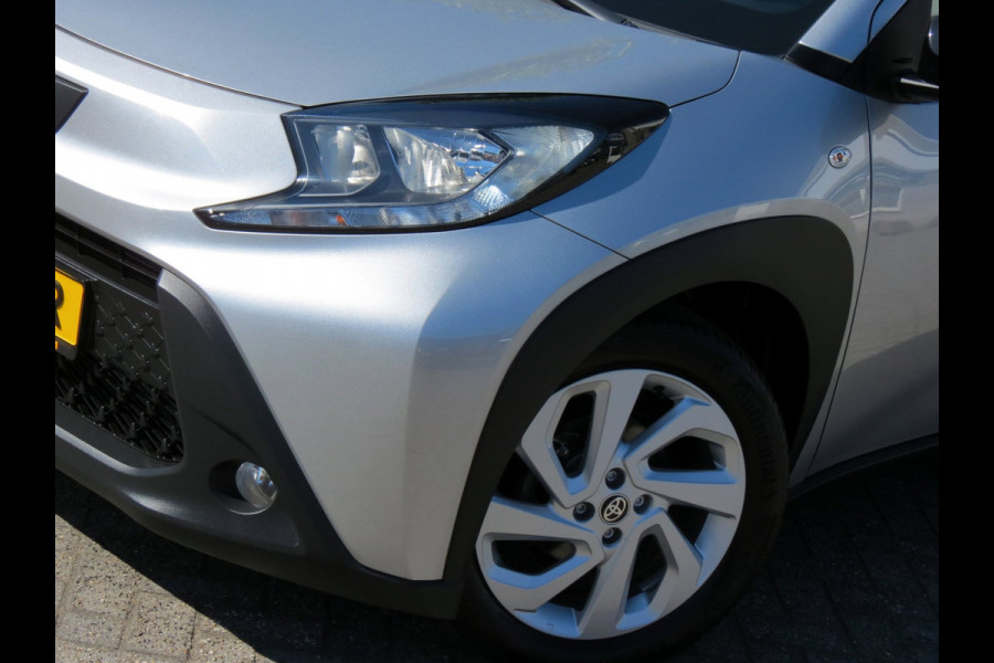 Toyota Aygo X 1.0 VVT-i First AUTOMAAT | CAMERA | STOELVERWARMING | APPLE CARPLAY | KEYLESS ENTRY | CLIMA | DEALER ONDERHOUDEN |