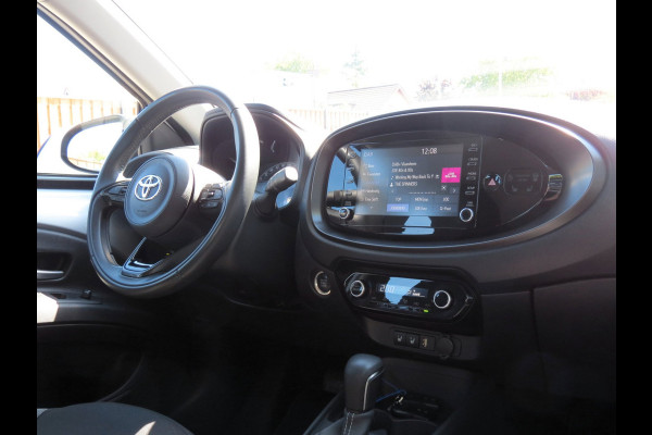 Toyota Aygo X 1.0 VVT-i First AUTOMAAT | CAMERA | STOELVERWARMING | APPLE CARPLAY | KEYLESS ENTRY | CLIMA | DEALER ONDERHOUDEN |