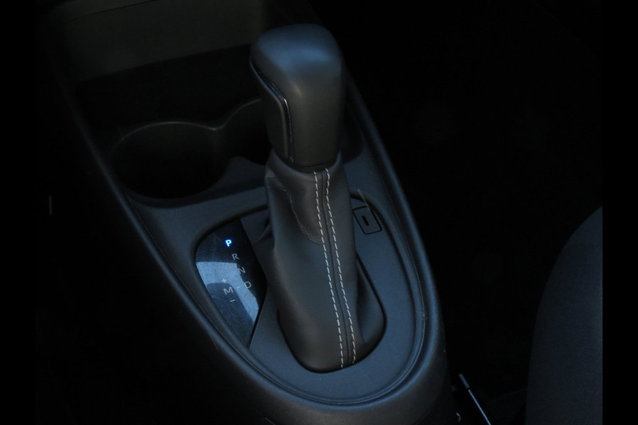 Toyota Aygo X 1.0 VVT-i First AUTOMAAT | CAMERA | STOELVERWARMING | APPLE CARPLAY | KEYLESS ENTRY | CLIMA | DEALER ONDERHOUDEN |