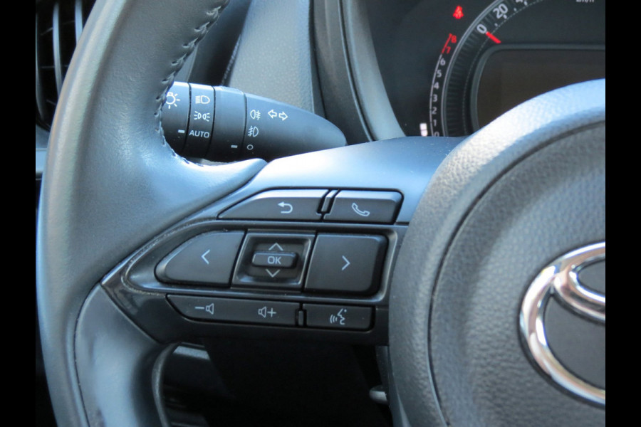 Toyota Aygo X 1.0 VVT-i First AUTOMAAT | CAMERA | STOELVERWARMING | APPLE CARPLAY | KEYLESS ENTRY | CLIMA | DEALER ONDERHOUDEN |