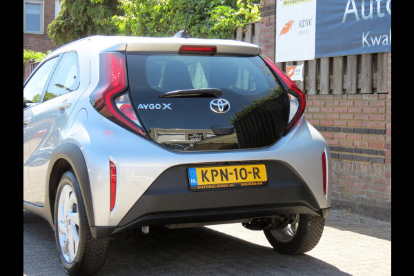 Toyota Aygo X 1.0 VVT-i First AUTOMAAT | CAMERA | STOELVERWARMING | APPLE CARPLAY | KEYLESS ENTRY | CLIMA | DEALER ONDERHOUDEN |