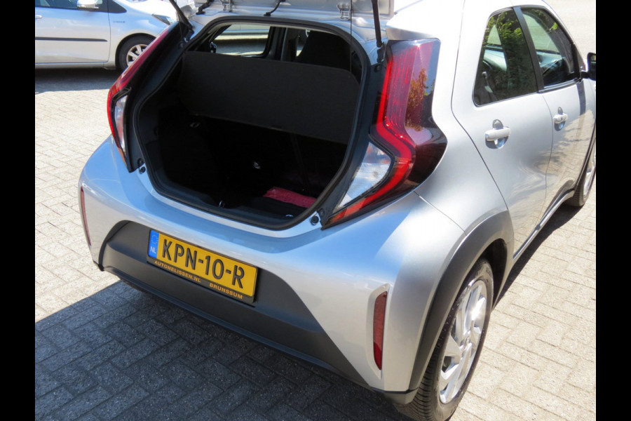 Toyota Aygo X 1.0 VVT-i First AUTOMAAT | CAMERA | STOELVERWARMING | APPLE CARPLAY | KEYLESS ENTRY | CLIMA | DEALER ONDERHOUDEN |