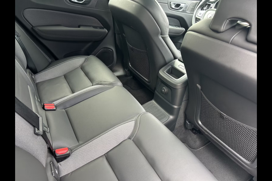 Volvo XC60 2.0 T8 Plug-in hybrid AWD BLACK EDITION (335kW/455PK) ** PANO, TREKH, ACC, HuD, 21-inch LMV ** 1e EIG - UNFALLFREI ** ** INFORMEER OOK NAAR ONZE AANTREKKELIJKE FINANCIAL-LEASE TARIEVEN **