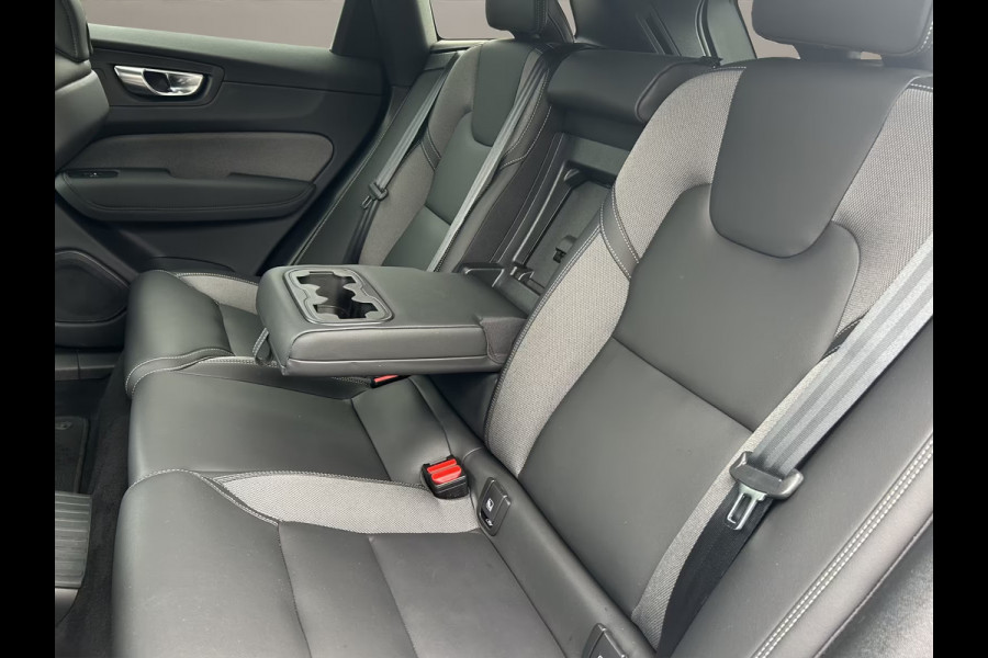 Volvo XC60 2.0 T8 Plug-in hybrid AWD BLACK EDITION (335kW/455PK) ** PANO, TREKH, ACC, HuD, 21-inch LMV ** 1e EIG - UNFALLFREI ** ** INFORMEER OOK NAAR ONZE AANTREKKELIJKE FINANCIAL-LEASE TARIEVEN **
