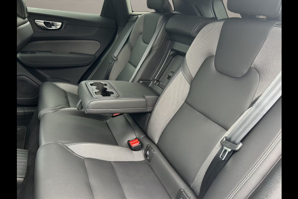 Volvo XC60 2.0 T8 Plug-in hybrid AWD BLACK EDITION (335kW/455PK) ** PANO, TREKH, ACC, HuD, 21-inch LMV ** 1e EIG - UNFALLFREI ** ** INFORMEER OOK NAAR ONZE AANTREKKELIJKE FINANCIAL-LEASE TARIEVEN **