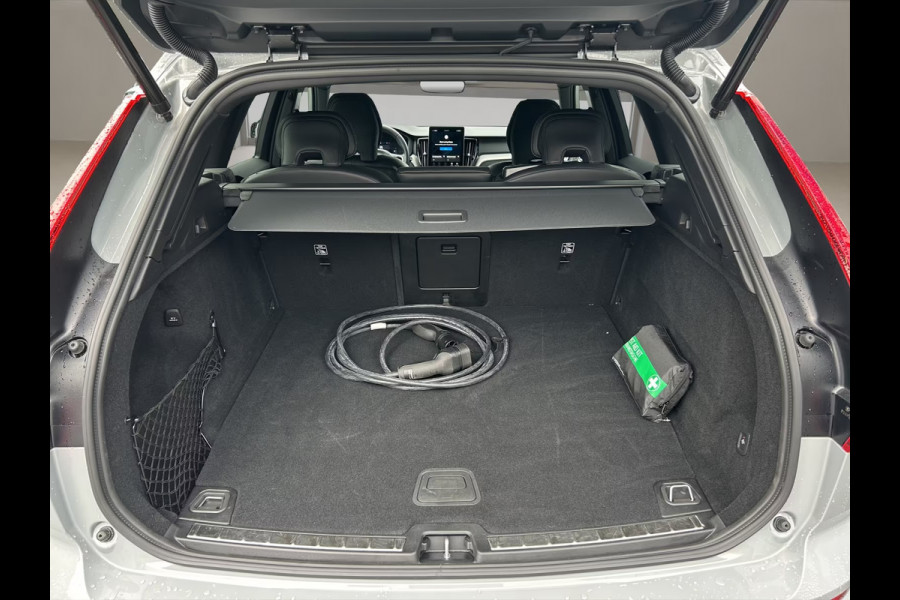 Volvo XC60 2.0 T8 Plug-in hybrid AWD BLACK EDITION (335kW/455PK) ** PANO, TREKH, ACC, HuD, 21-inch LMV ** 1e EIG - UNFALLFREI ** ** INFORMEER OOK NAAR ONZE AANTREKKELIJKE FINANCIAL-LEASE TARIEVEN **