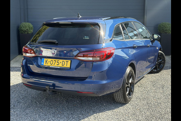 Opel Astra Sports Tourer 1.2 Ultimate 2e Eigenaar l Trekhaak l Camera l Carplay l Navi l Alcantara-Leder l 17''Lmv l Stoelverw-Stuurverw l Net beurt gehad l Dodehoek l Rijstrooksensor l Pdc V+A l 6 Bak l N.A.P l 146pk l Bj 11-2020 l Apk tot 08-2028