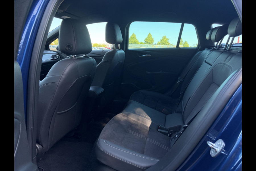 Opel Astra Sports Tourer 1.2 Ultimate 2e Eigenaar l Trekhaak l Camera l Carplay l Navi l Alcantara-Leder l 17''Lmv l Stoelverw-Stuurverw l Net beurt gehad l Dodehoek l Rijstrooksensor l Pdc V+A l 6 Bak l N.A.P l 146pk l Bj 11-2020 l Apk tot 08-2028