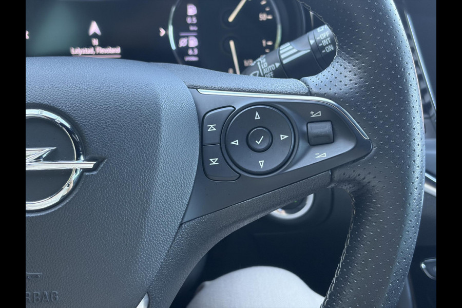 Opel Astra Sports Tourer 1.2 Ultimate 2e Eigenaar l Trekhaak l Camera l Carplay l Navi l Alcantara-Leder l 17''Lmv l Stoelverw-Stuurverw l Net beurt gehad l Dodehoek l Rijstrooksensor l Pdc V+A l 6 Bak l N.A.P l 146pk l Bj 11-2020 l Apk tot 08-2028