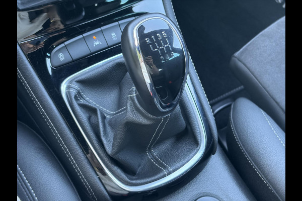 Opel Astra Sports Tourer 1.2 Ultimate 2e Eigenaar l Trekhaak l Camera l Carplay l Navi l Alcantara-Leder l 17''Lmv l Stoelverw-Stuurverw l Net beurt gehad l Dodehoek l Rijstrooksensor l Pdc V+A l 6 Bak l N.A.P l 146pk l Bj 11-2020 l Apk tot 08-2028