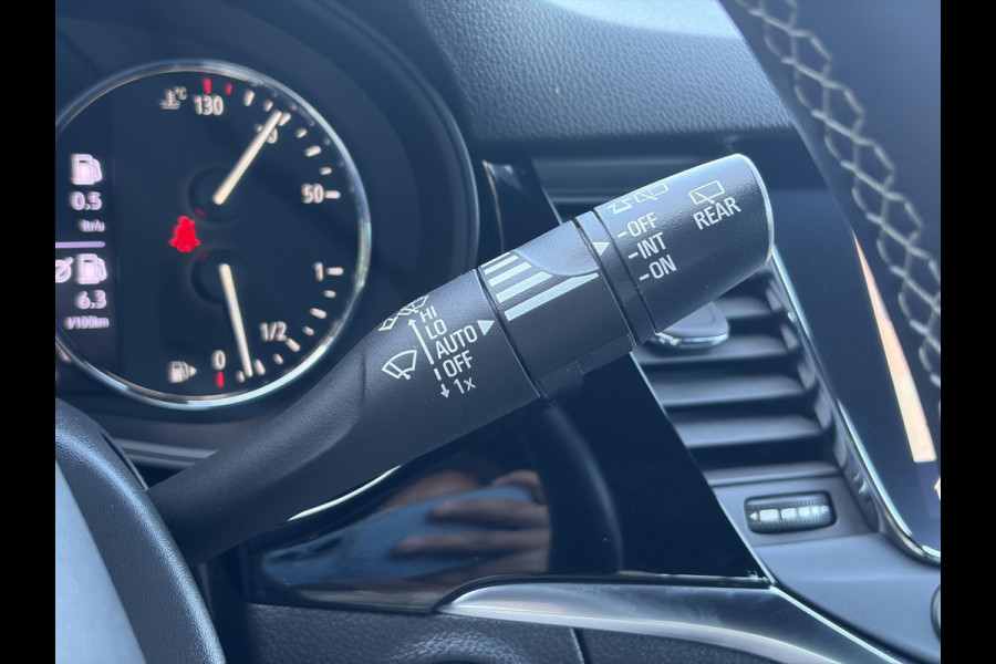 Opel Astra Sports Tourer 1.2 Ultimate 2e Eigenaar l Trekhaak l Camera l Carplay l Navi l Alcantara-Leder l 17''Lmv l Stoelverw-Stuurverw l Net beurt gehad l Dodehoek l Rijstrooksensor l Pdc V+A l 6 Bak l N.A.P l 146pk l Bj 11-2020 l Apk tot 08-2028