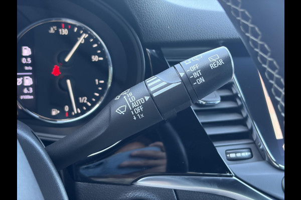 Opel Astra Sports Tourer 1.2 Ultimate 2e Eigenaar l Trekhaak l Camera l Carplay l Navi l Alcantara-Leder l 17''Lmv l Stoelverw-Stuurverw l Net beurt gehad l Dodehoek l Rijstrooksensor l Pdc V+A l 6 Bak l N.A.P l 146pk l Bj 11-2020 l Apk tot 08-2028