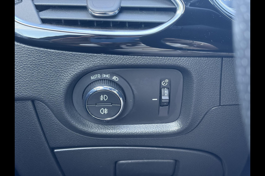 Opel Astra Sports Tourer 1.2 Ultimate 2e Eigenaar l Trekhaak l Camera l Carplay l Navi l Alcantara-Leder l 17''Lmv l Stoelverw-Stuurverw l Net beurt gehad l Dodehoek l Rijstrooksensor l Pdc V+A l 6 Bak l N.A.P l 146pk l Bj 11-2020 l Apk tot 08-2028
