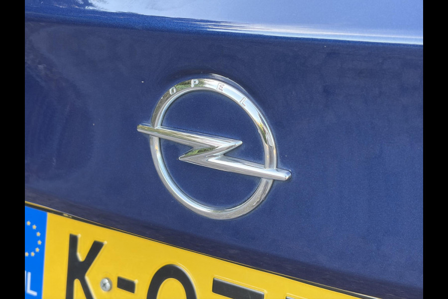 Opel Astra Sports Tourer 1.2 Ultimate 2e Eigenaar l Trekhaak l Camera l Carplay l Navi l Alcantara-Leder l 17''Lmv l Stoelverw-Stuurverw l Net beurt gehad l Dodehoek l Rijstrooksensor l Pdc V+A l 6 Bak l N.A.P l 146pk l Bj 11-2020 l Apk tot 08-2028