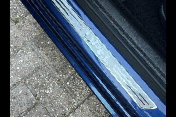 Opel Astra Sports Tourer 1.2 Ultimate 2e Eigenaar l Trekhaak l Camera l Carplay l Navi l Alcantara-Leder l 17''Lmv l Stoelverw-Stuurverw l Net beurt gehad l Dodehoek l Rijstrooksensor l Pdc V+A l 6 Bak l N.A.P l 146pk l Bj 11-2020 l Apk tot 08-2028