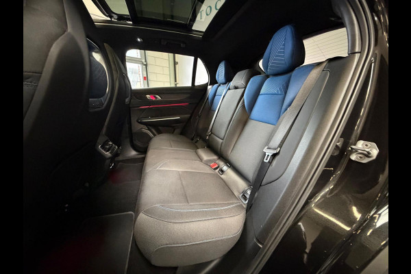 Lynk & Co 01 1.5 PHEV 261 PK Zwarte Hemel, 1 Jaar Bovag Garantie Pano, Navi, Camera