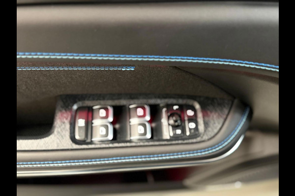 Lynk & Co 01 1.5 PHEV 261 PK Zwarte Hemel, 1 Jaar Bovag Garantie Pano, Navi, Camera