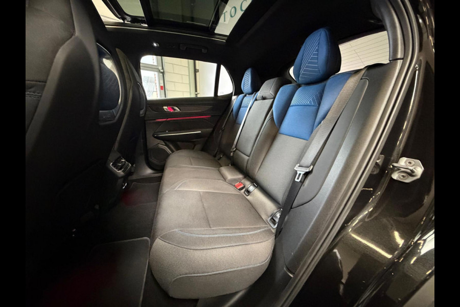 Lynk & Co 01 1.5 PHEV 261 PK Zwarte Hemel, 1 Jaar Bovag Garantie Pano, Navi, Camera