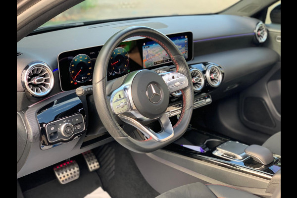 Mercedes-Benz A-Klasse A200 AMG ! PANO SFEER BOMVOL TOPSTAAT !
