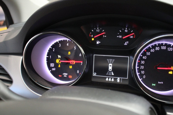 Opel Astra 1.2 Business Edition Prijs is rijklaar incl Bovag garantie