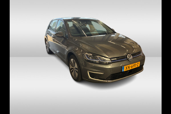 Volkswagen e-Golf e-Golf / Warmtepomp / CarPlay / Parkeerhulp V+A / 16'' / ACC