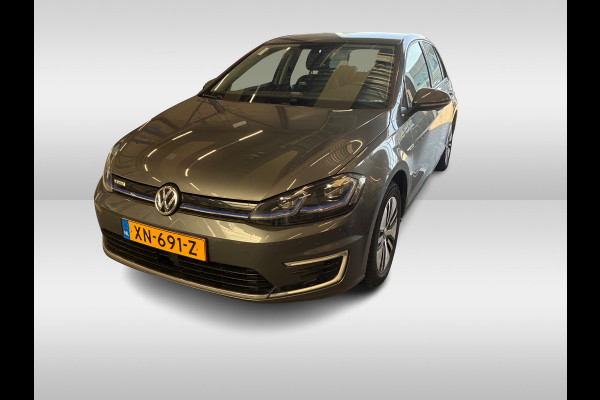 Volkswagen e-Golf e-Golf / Warmtepomp / CarPlay / Parkeerhulp V+A / 16'' / ACC