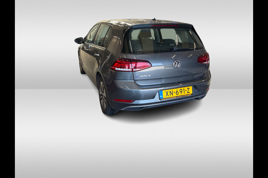 Volkswagen e-Golf e-Golf / Warmtepomp / CarPlay / Parkeerhulp V+A / 16'' / ACC