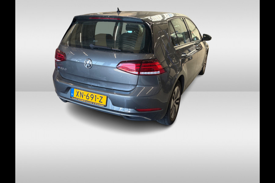 Volkswagen e-Golf e-Golf / Warmtepomp / CarPlay / Parkeerhulp V+A / 16'' / ACC
