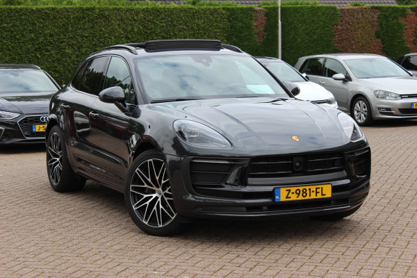 Porsche Macan 2.0 T / Trekhaak / Panoramadak / Camera / Luchtvering / Keyless / 21'' / Adaptieve Stoelen / Sportchrono / CarPlay / Stoel+Stuurverwarming / Dodehoek / DAB / ACC