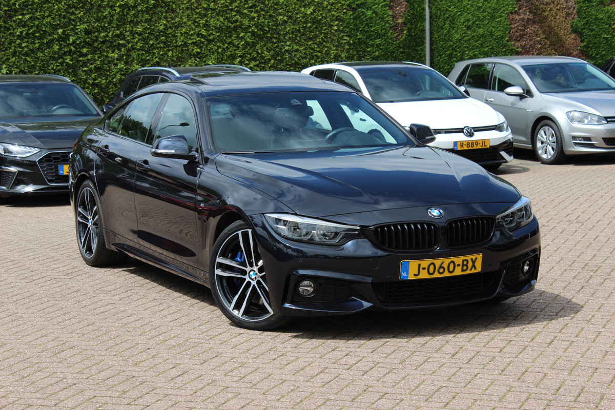 BMW 4 Serie Gran Coupé 430i High Exe. M Sport / Schuifdak / Camera / Head-up / Harman Kardon / 19'' / Leder / Navigatie / Dodehoek / DAB / Stoelverwarming / Cruise Control