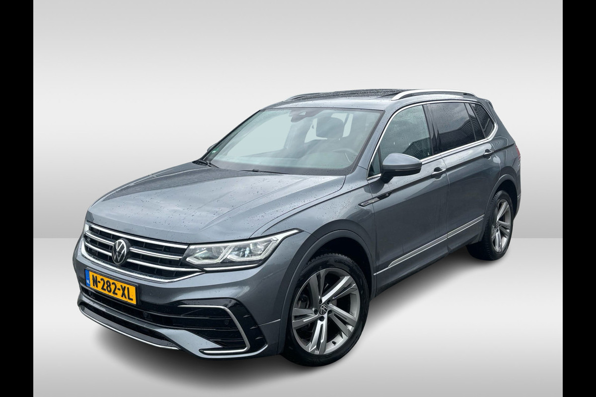 Volkswagen Tiguan Allspace 1.5 TSI R-Line Business+ 7p. / Trekhaak / Panoramadak / Camera / CarPlay / Keyless / 19'' / Mattrix LED / Stoelverwarming / DAB / ACC