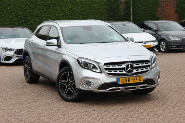Mercedes-Benz GLA 250 4Matic Premium Plus / Trekhaak / 360Camera / Elektr. Stoelen / 19'' / Navigatie / Carbon intr. / Night / Dodehoek / Cruise Control